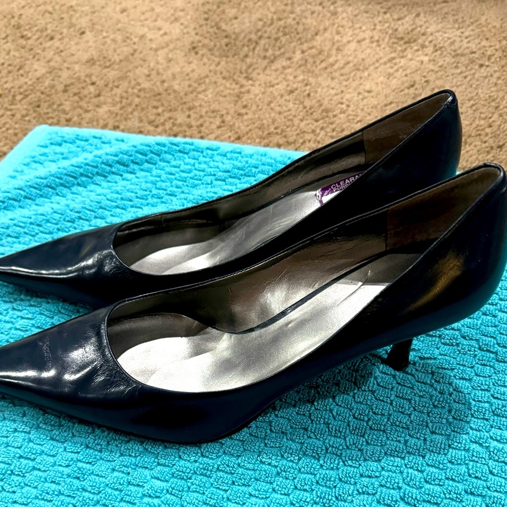 Easy to wear Navy pumps
